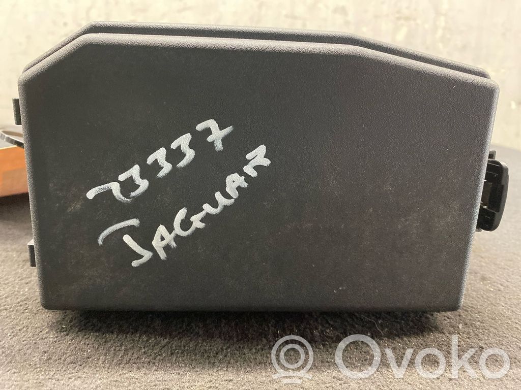 Jaguar X-Type Fuse module 