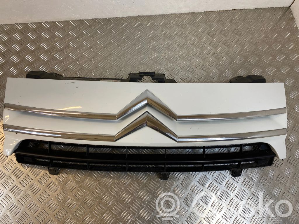 Citroen Jumpy Augšējais režģis 
