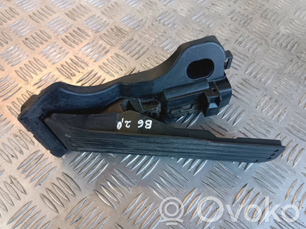 Volkswagen PASSAT B6 Pedal del acelerador 