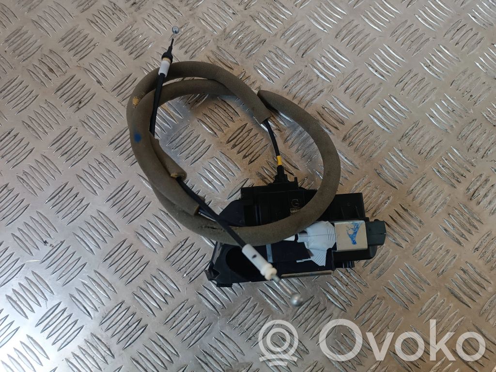 Nissan Qashqai Priekšpusē slēdzene 
