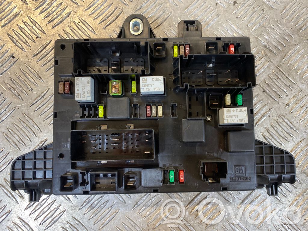 Opel Zafira C Módulo de fusible 