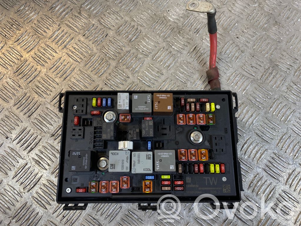 Opel Zafira C Ramka / Moduł bezpieczników 