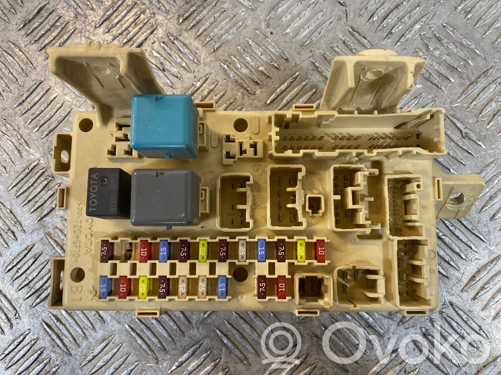 Toyota Avensis T250 Fuse module 