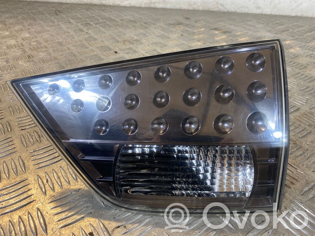 Mitsubishi Outlander Lampy tylnej klapy bagażnika 