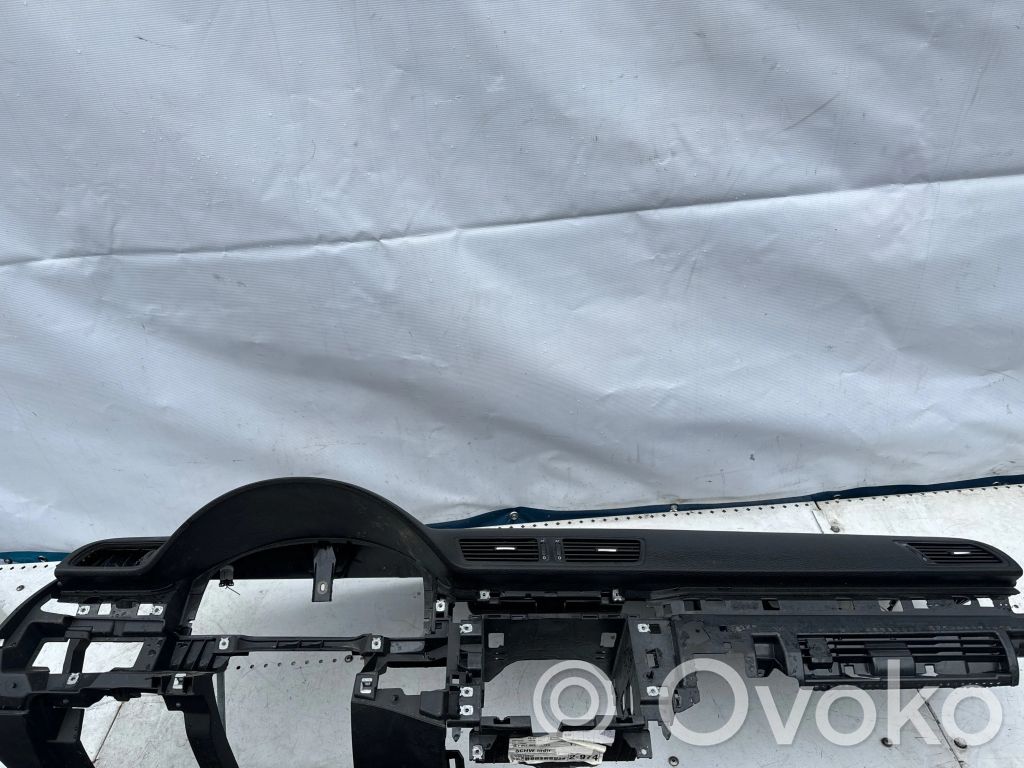 Volkswagen PASSAT B6 Панель 