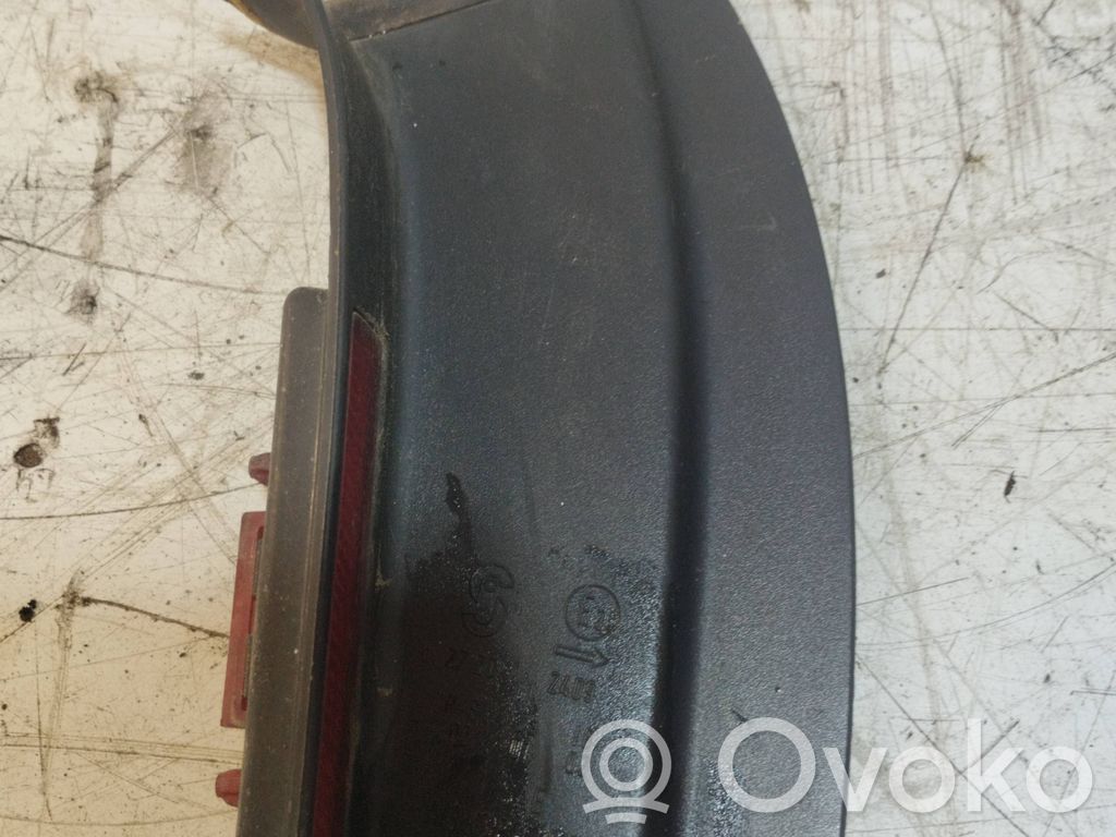 Volkswagen PASSAT B6 Reflector spate 
