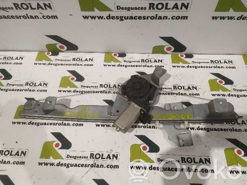 Regulador manual de la ventanilla delantera