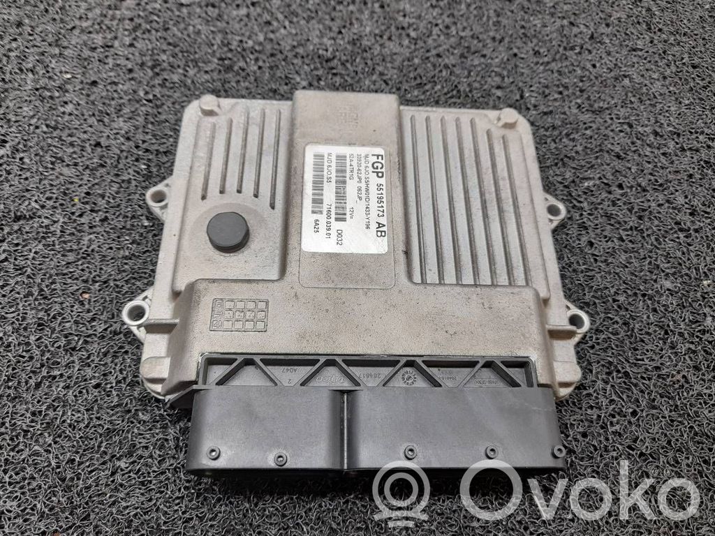 Suzuki Swift I Engine control unit/module 