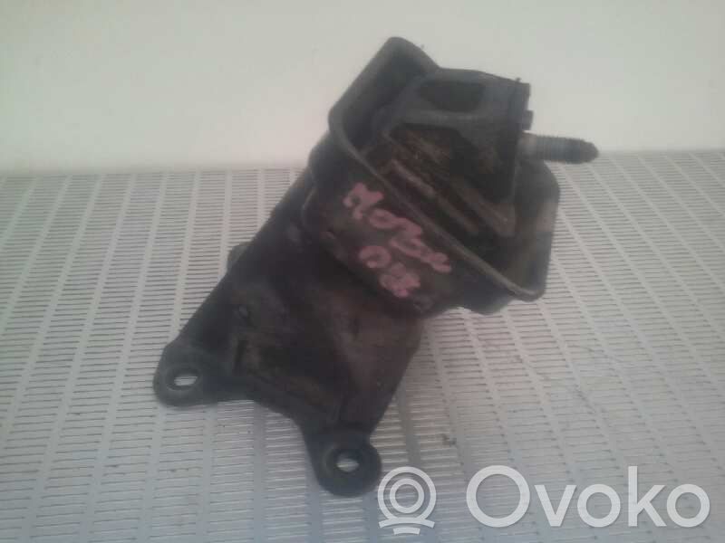 Engine mount bracket