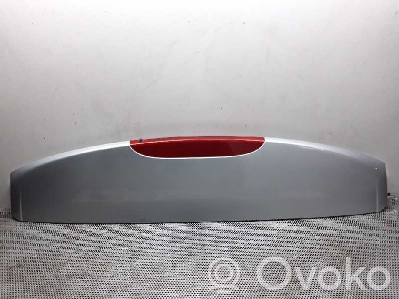 Tailgate/trunk spoiler