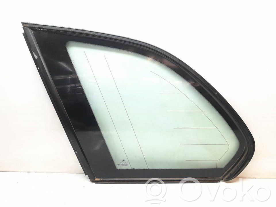 Ventanilla de ventilación de la puerta trasera   43R001025