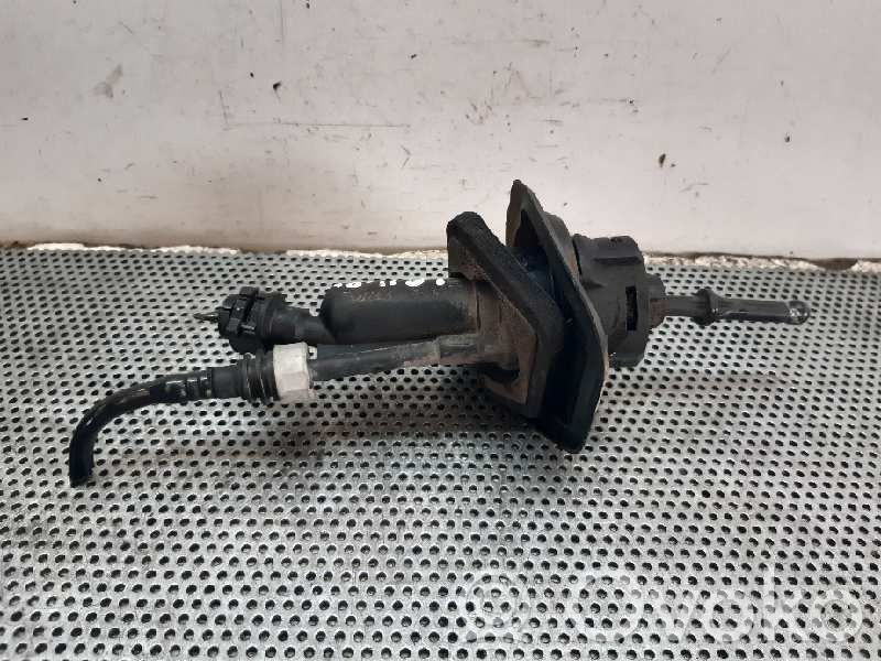 Pedal de embrague   3M517A543AE