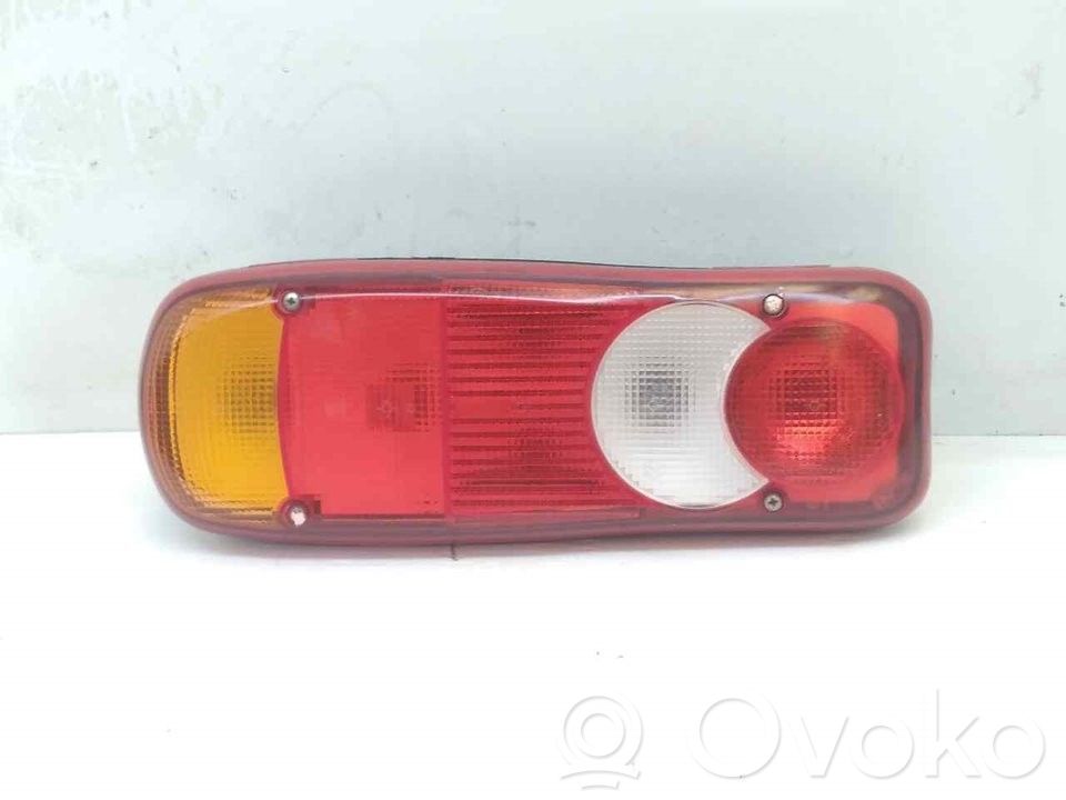 Nissan Atleon Lampă spate în caroserie 