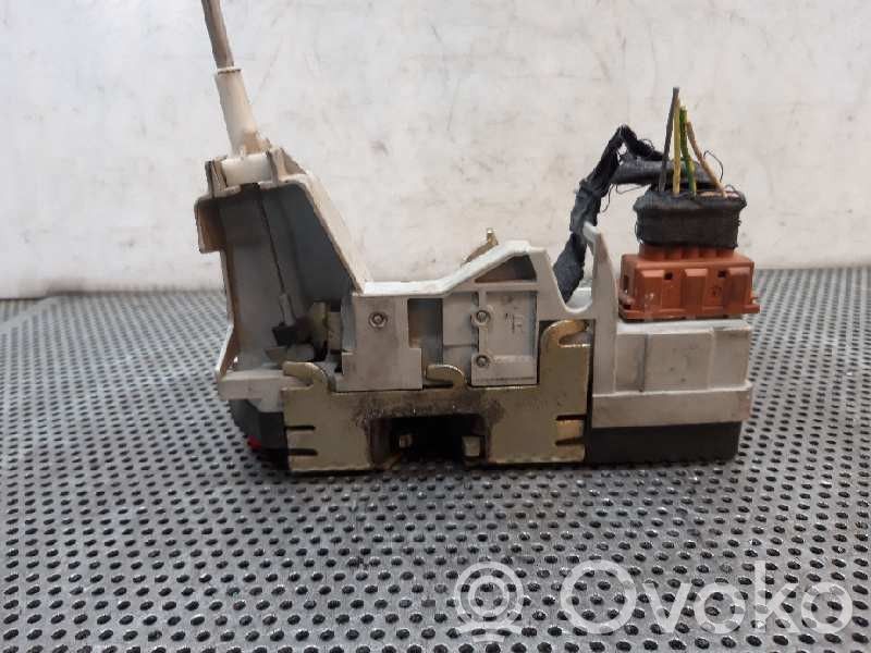 Cerradura de puerta trasera