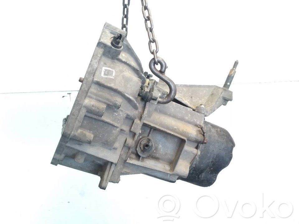 Nissan Micra Cutie viteze manuală cu 5 trepte 