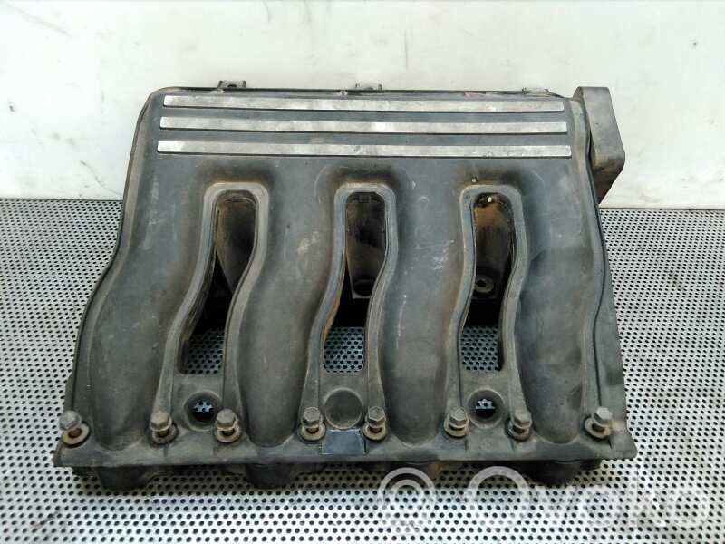 Intake manifold   2246942