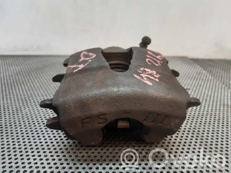 Caliper de freno delantero   81