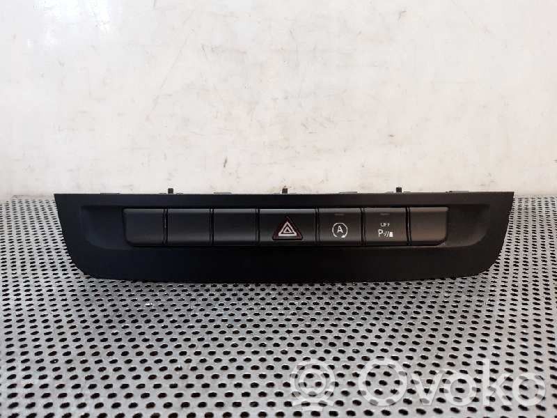Mercedes-Benz GLA W156 X156 Przycisk świateł awaryjnych 