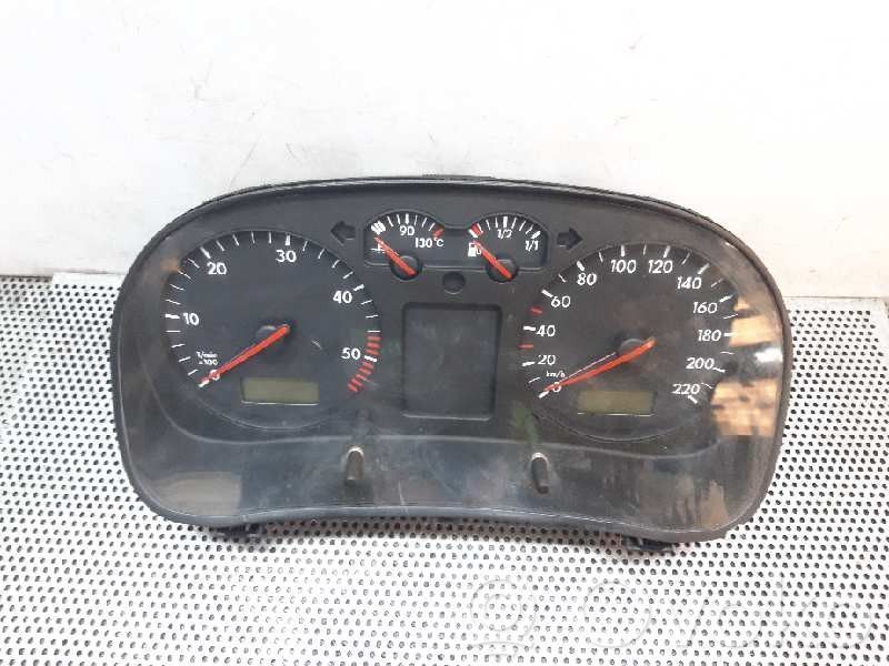 Volkswagen Golf SportWagen Geschwindigkeitsmesser Cockpit