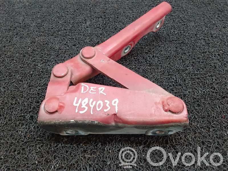 Engine bonnet/hood hinges