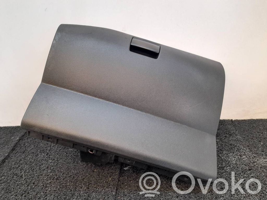 Glove box