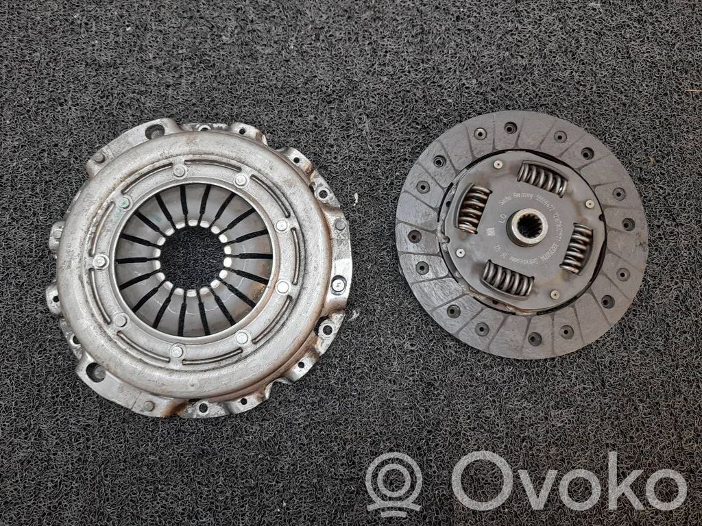Opel Corsa D Juego de embrague 