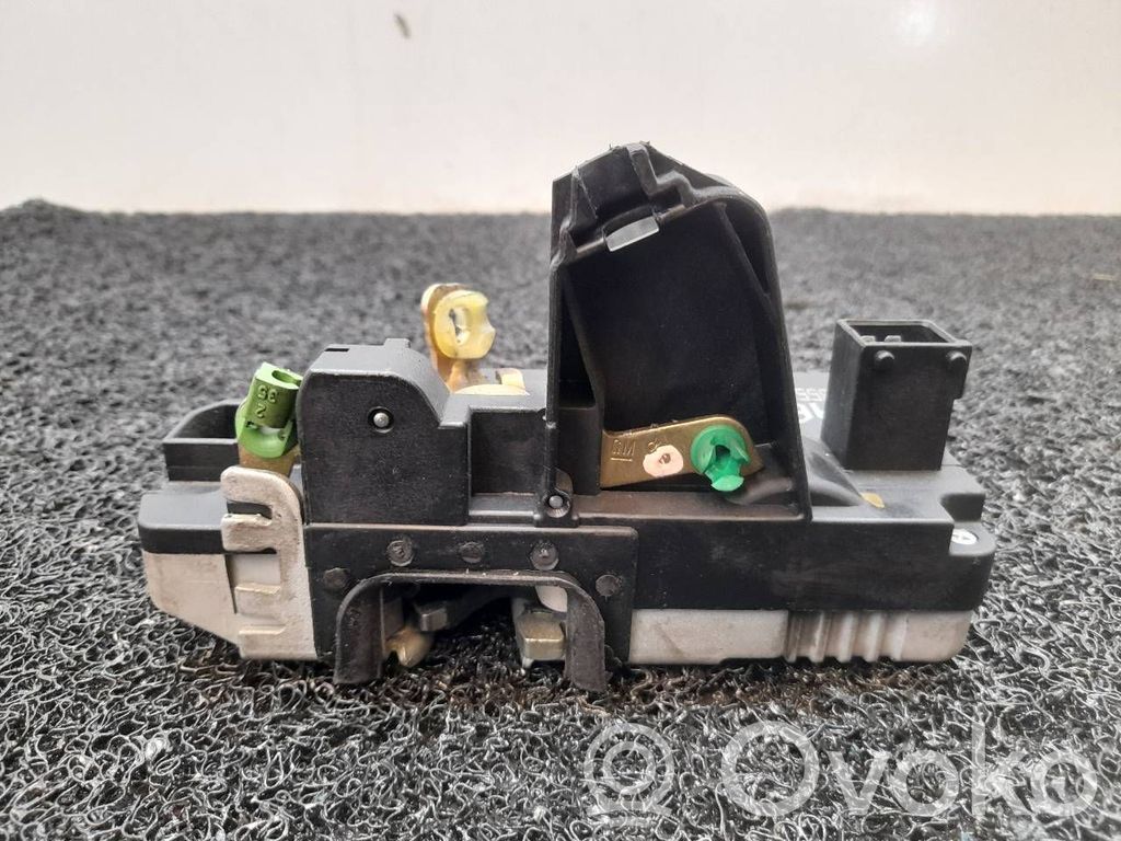 Rear door lock   4855201