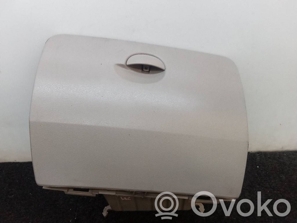 Glove box