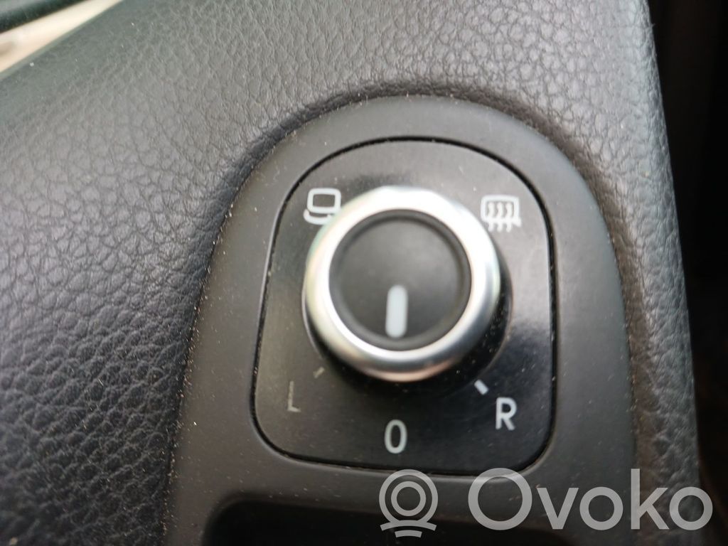 Volkswagen Golf SportWagen Przycisk regulacji lusterek bocznych 