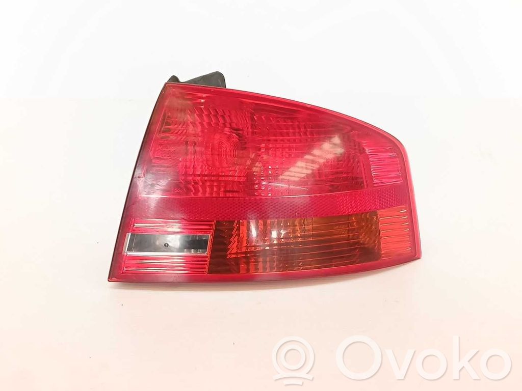 Luz trasera/de freno   8E5945096