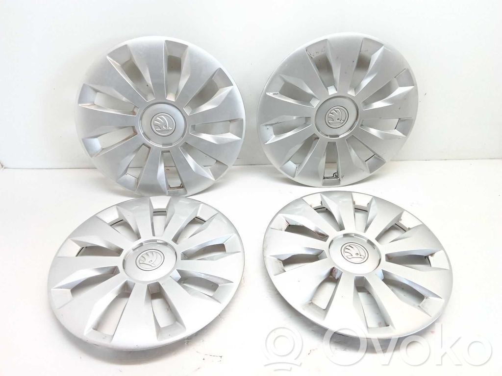 Skoda Fabia Mk4 (6VA) Enjoliveurs R16