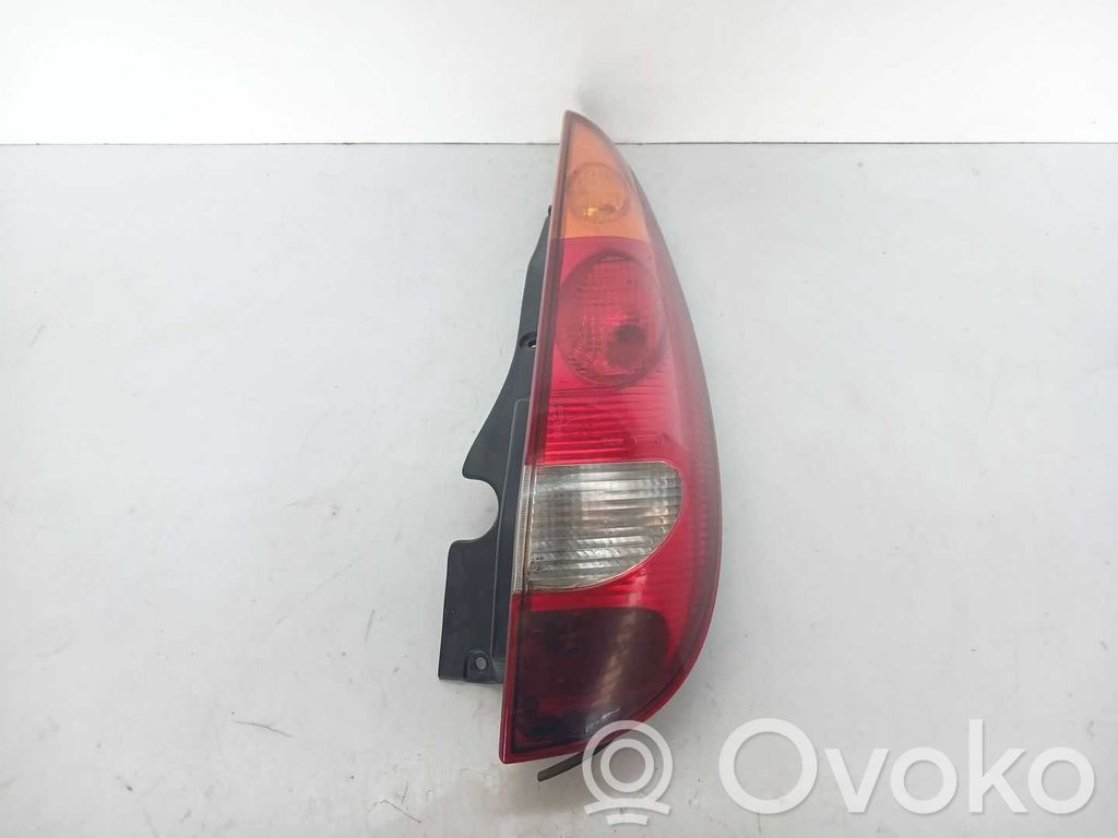 Nissan Almera N16 Lampa tylna