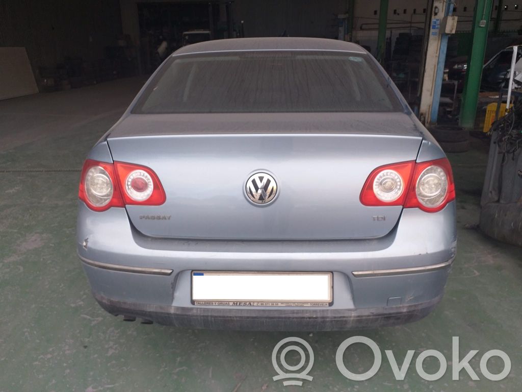 Volkswagen PASSAT B6 Luci posteriori del portellone del bagagliaio 