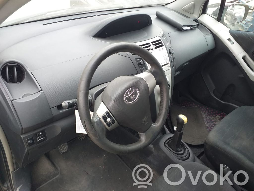 Toyota Yaris Cutie mănuși