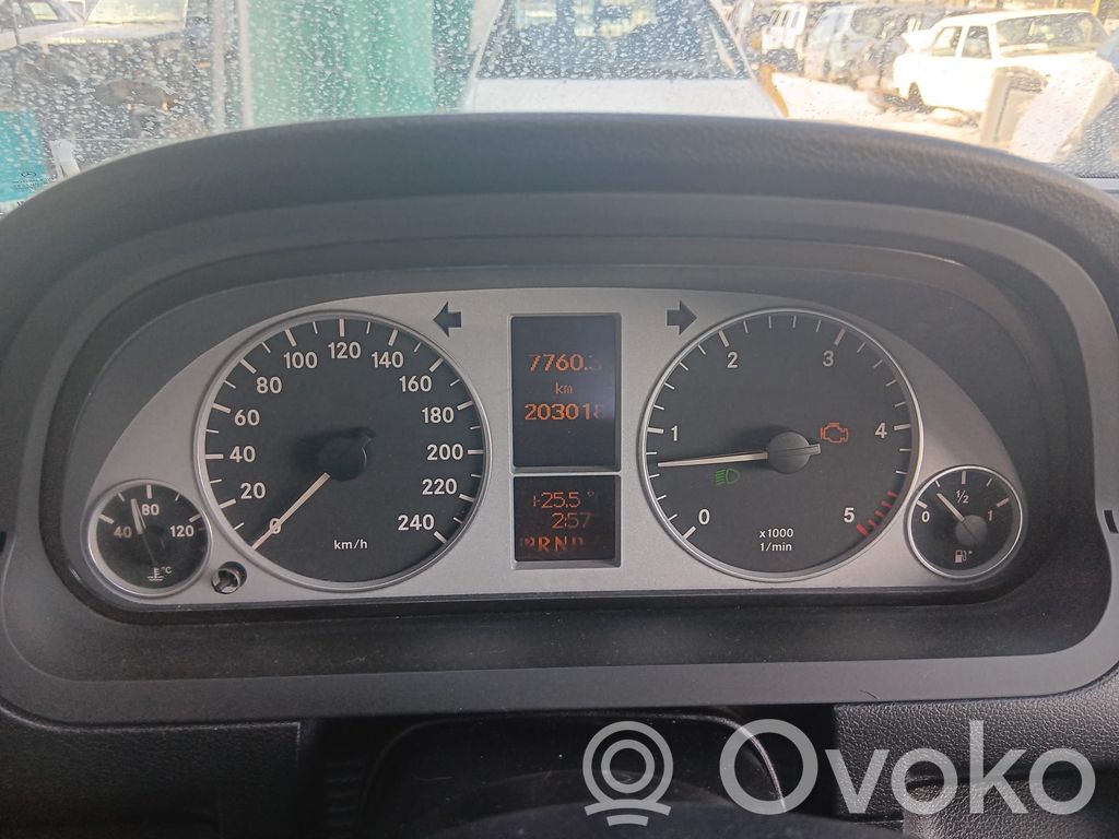 Mercedes-Benz A W169 Vitezometru (grup de instrumente) 