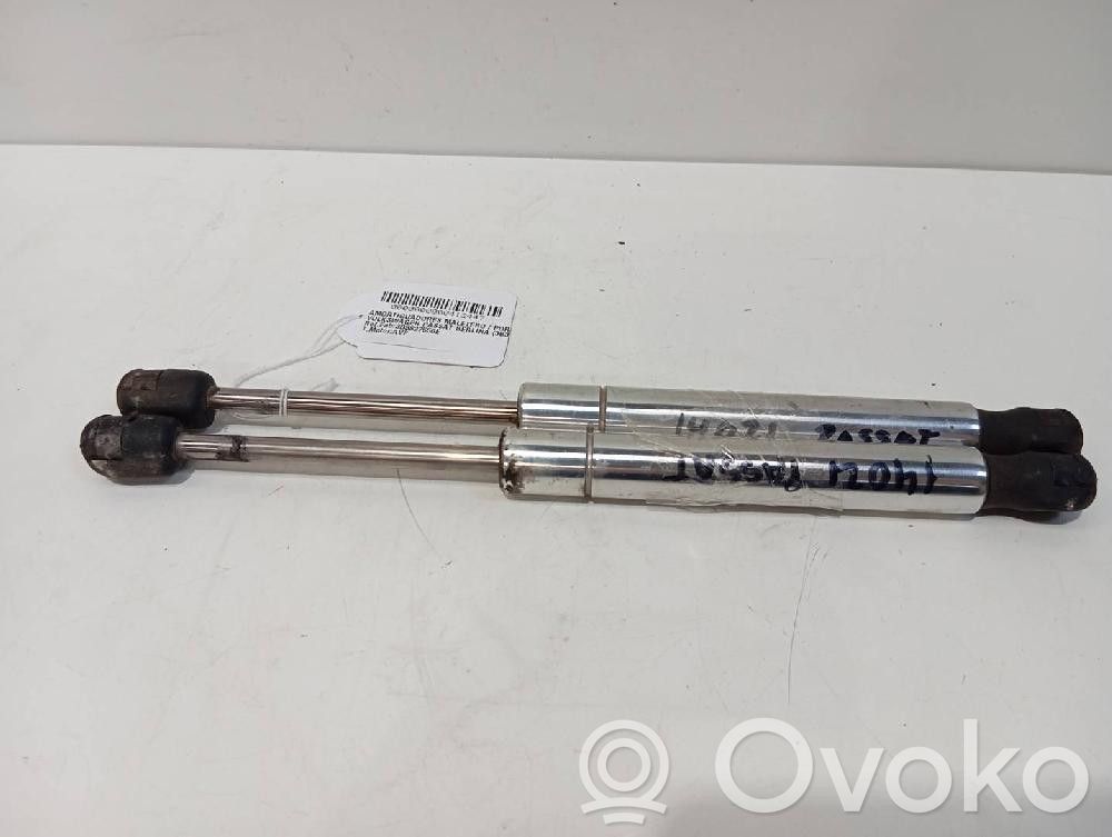 Volkswagen PASSAT B5.5 Vérin de capot arrière