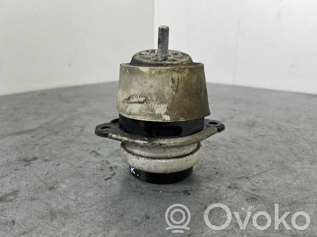 Audi Q7 4L Engine mount bracket 