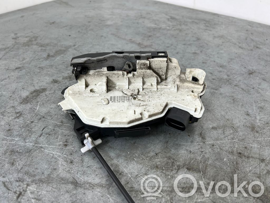 Volkswagen PASSAT CC Priekšpusē slēdzene 