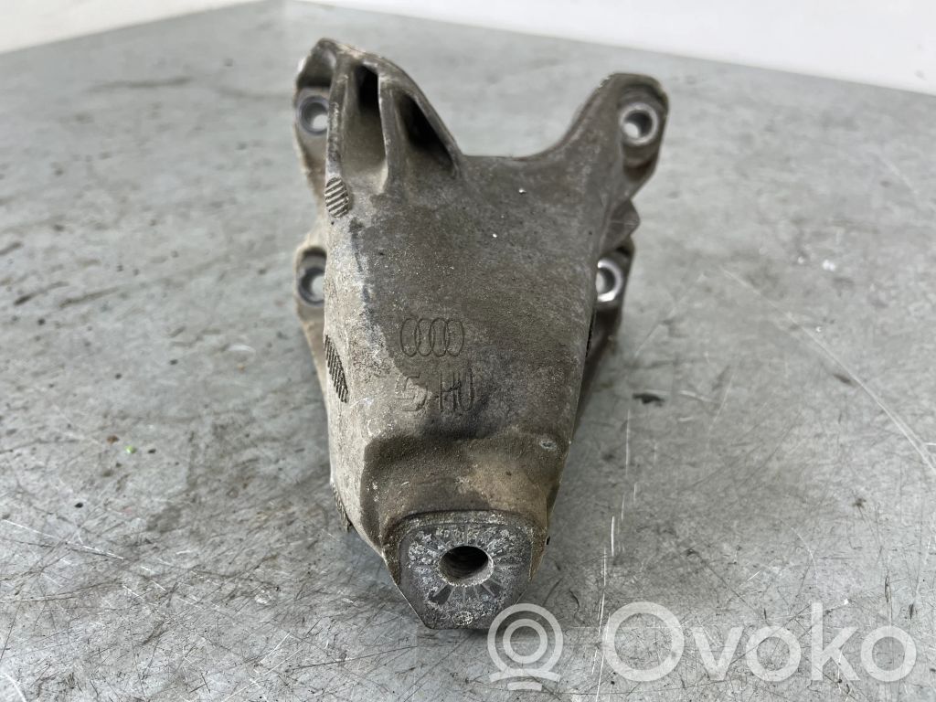 Audi A4 S4 B8 8K Engine mounting bracket 