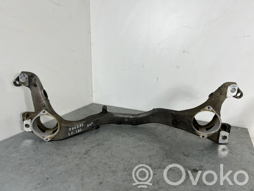 Volkswagen Touareg II Engine mounting bracket 