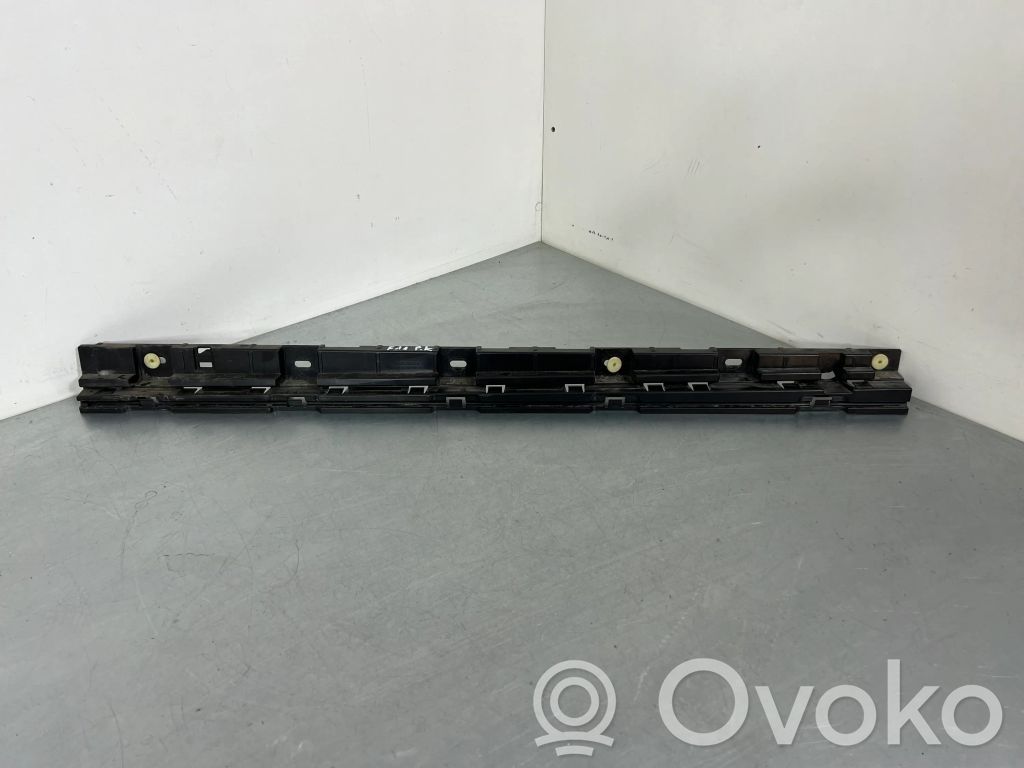 BMW 5 F10 F11 Ślizg listwy progowej 