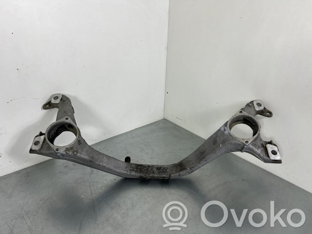 Volkswagen Touareg II Engine mounting bracket 