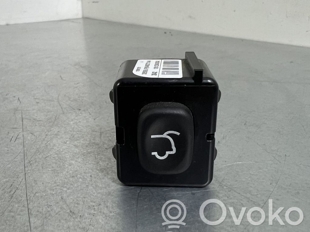 Jeep Grand Cherokee Tailgate/boot open switch button 
