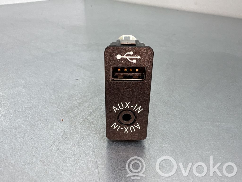 BMW 5 F10 F11 USB socket connector 