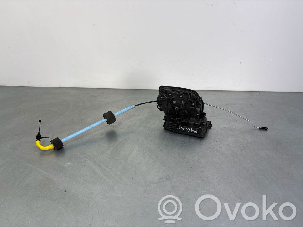 BMW 2 F46 Takaoven lukko 