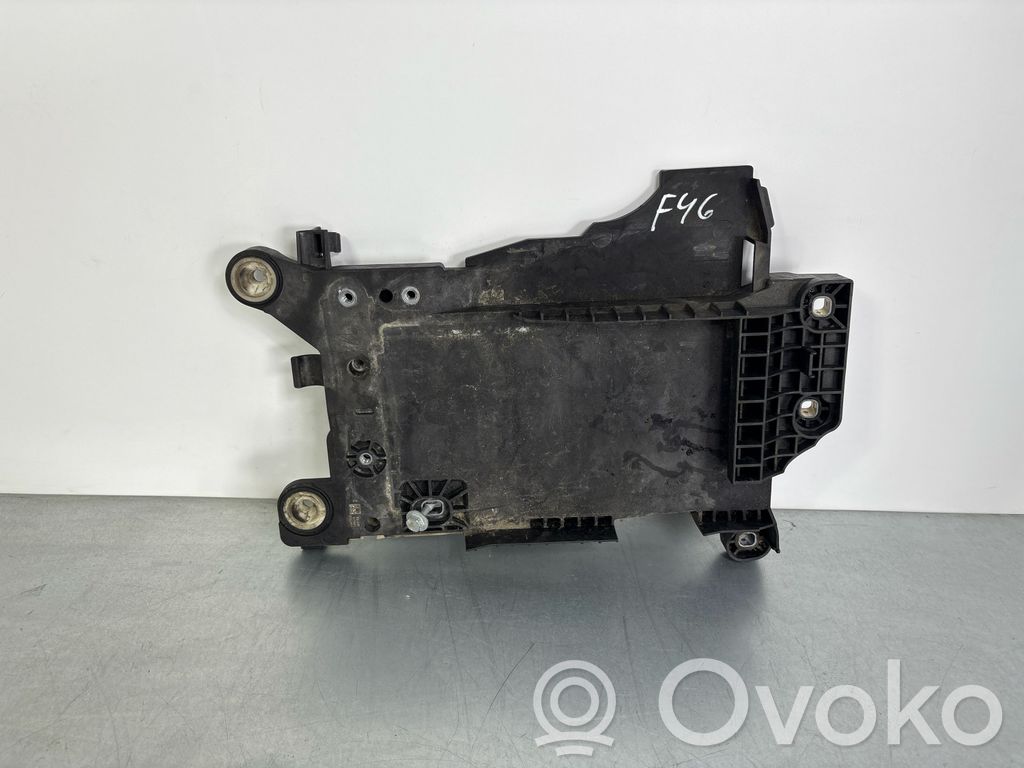 BMW 2 F46 Akun alusta 