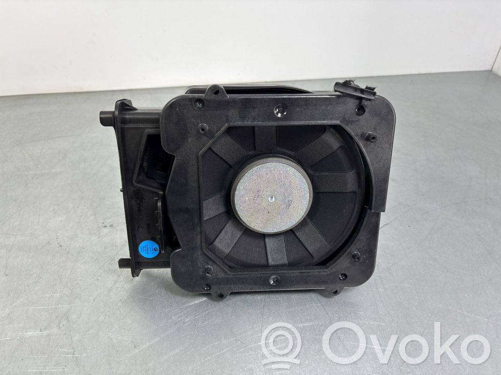 BMW 2 F46 Altavoz subwoofer 