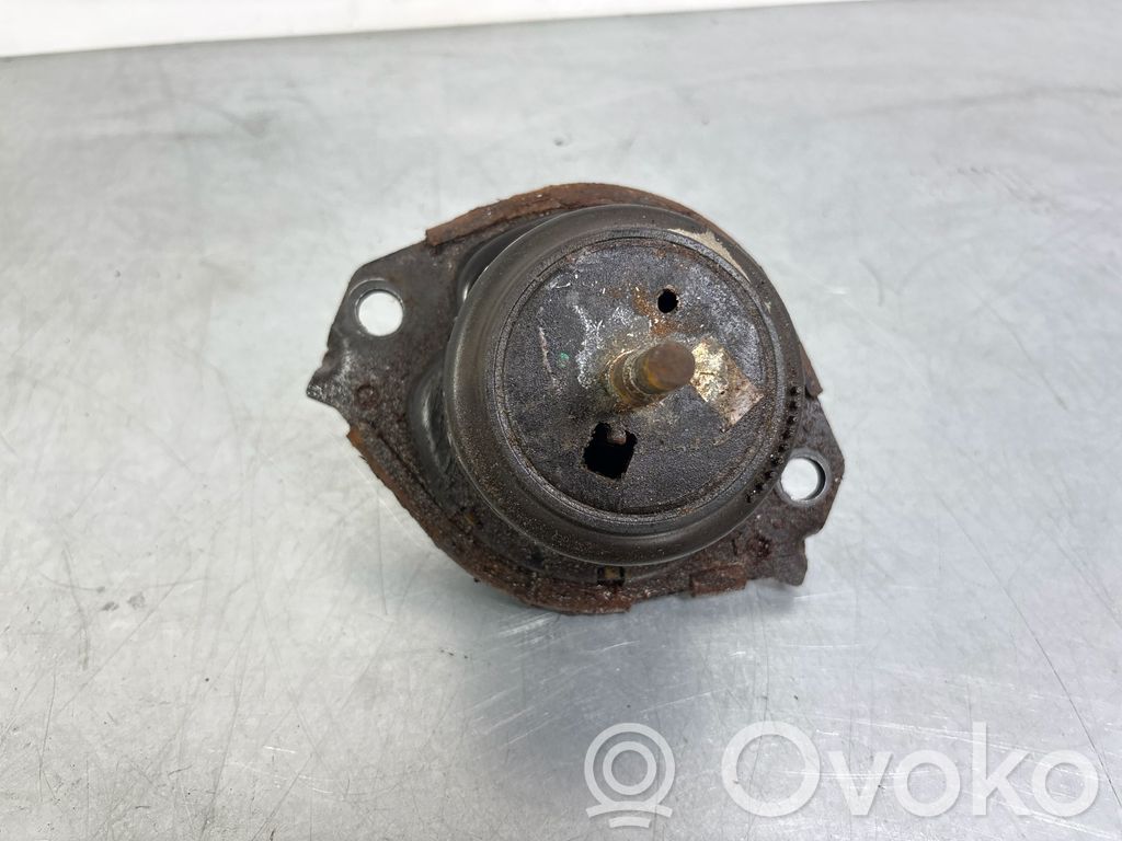 Jeep Grand Cherokee Engine mount bracket 
