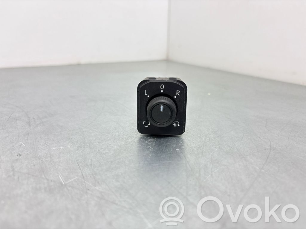 Volkswagen PASSAT B9 Wing mirror switch 