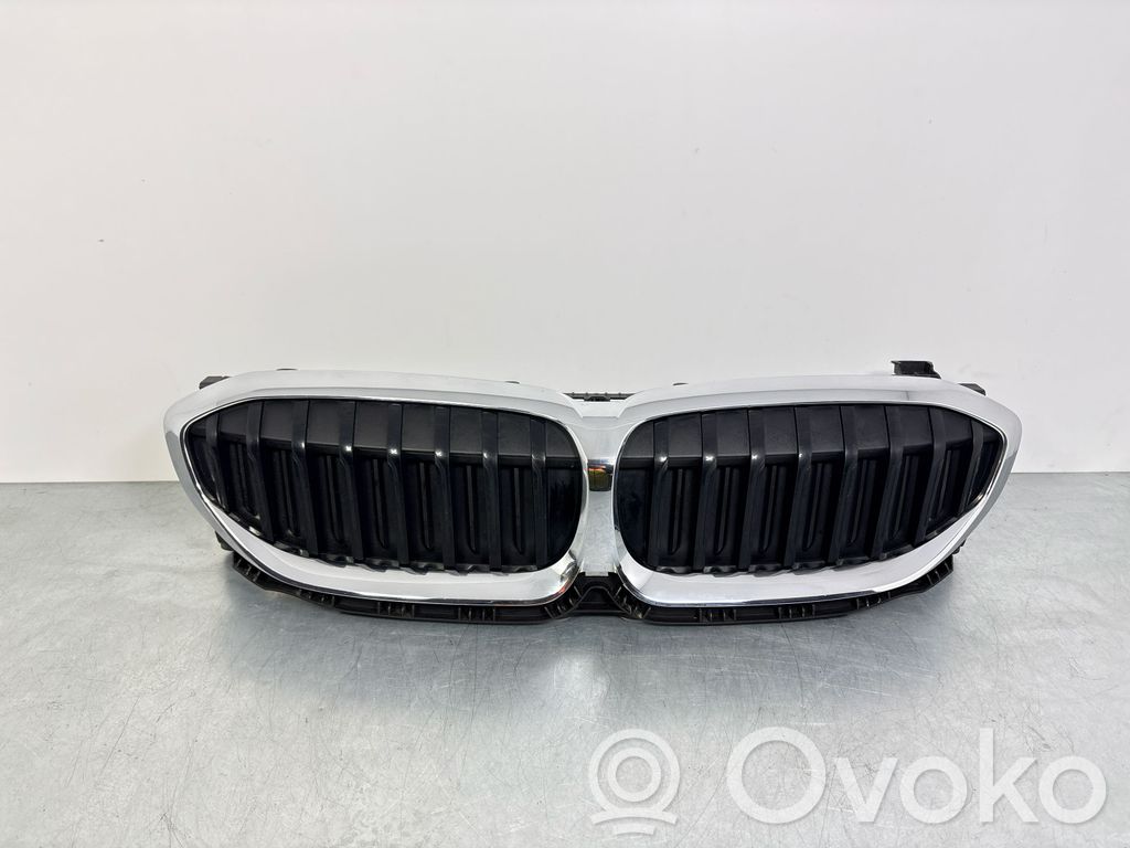 BMW 3 G20 G21 Grotelės viršutinės 